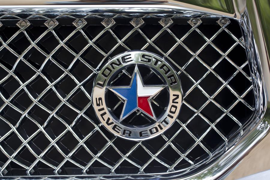 Логотип Dodge Ram 1500 Lone Star Silver Crew Cab 2016 года  (фото 2 из 2)